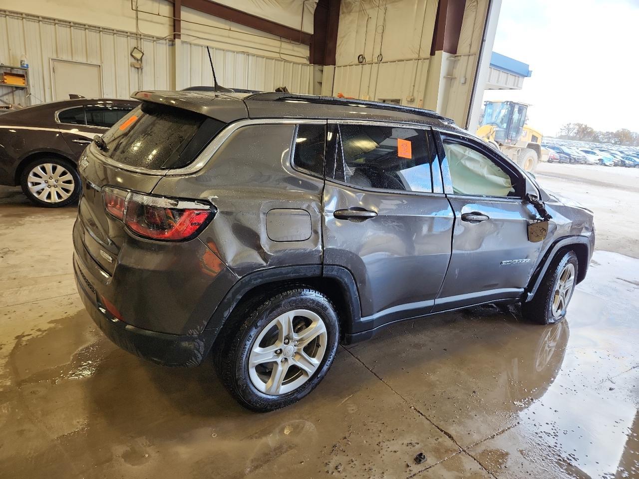 2023 Jeep Compass Latitude - Фото 3
