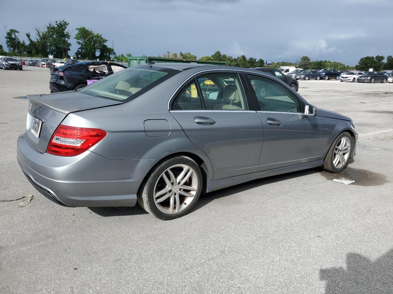 2014 Mercedes-Benz C 250 - Image 3