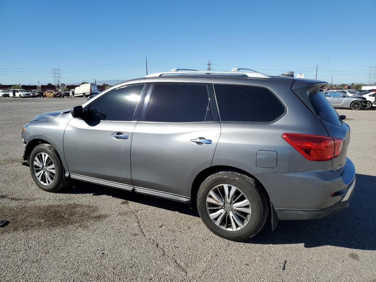 2020 Nissan Pathfinder S - Фото 2