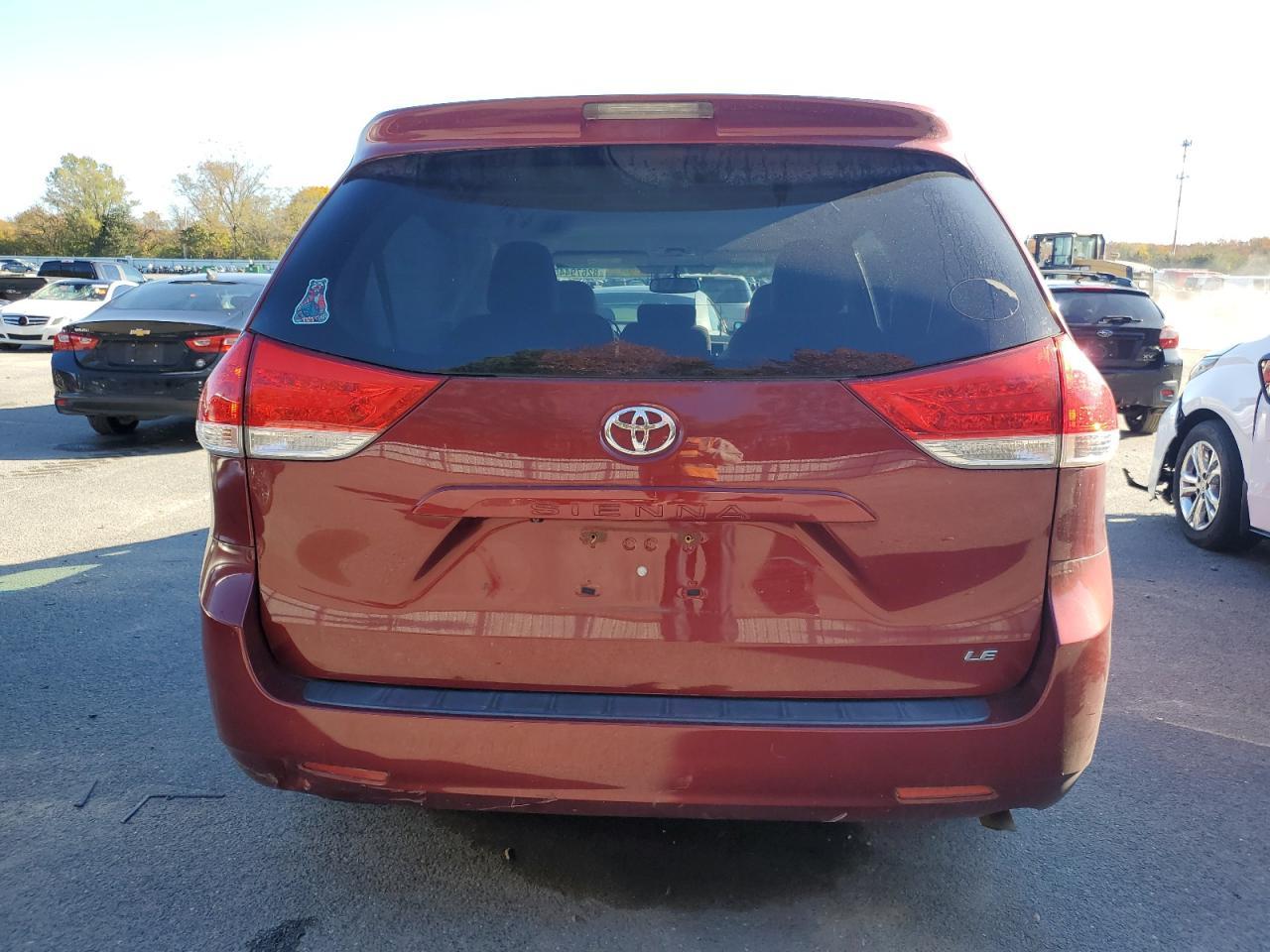 2013 Toyota Sienna Le - Image 6