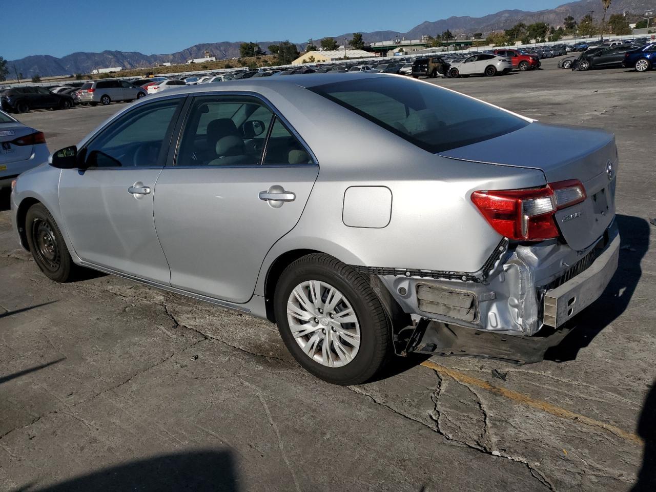 2014 Toyota Camry L - Фото 2