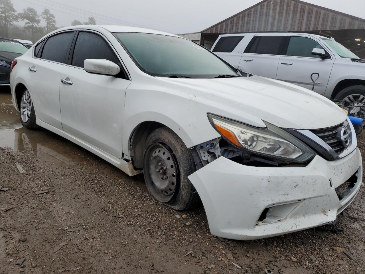 2016 Nissan Altima 2.5 - Image 4