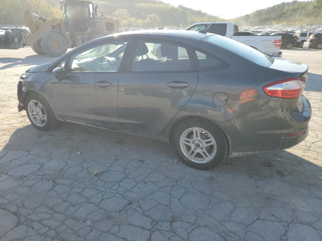 2018 Ford Fiesta Se - Image 2