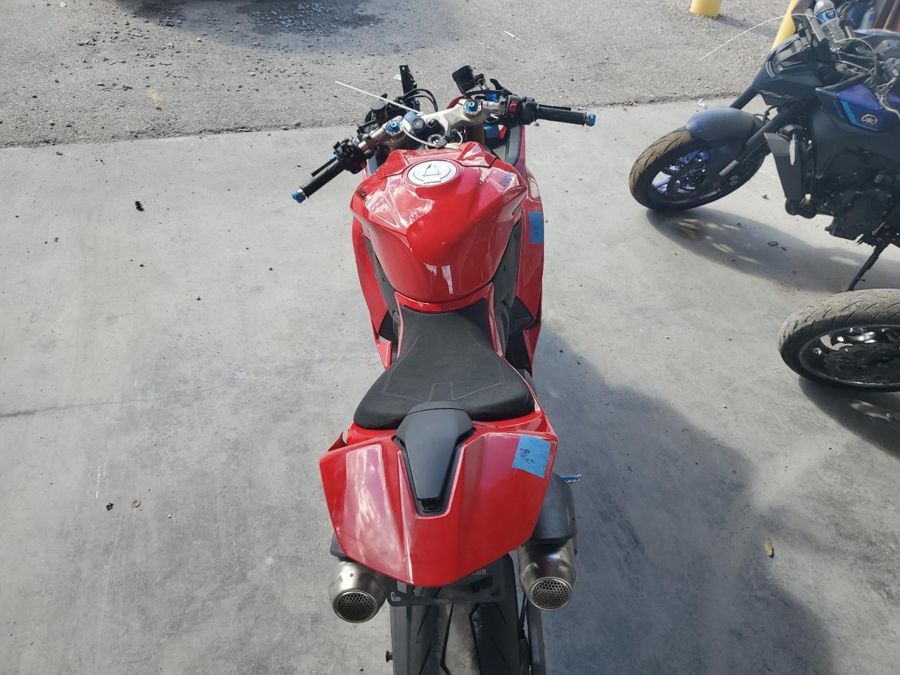 2025 Ducati Panigale V2 - Фото 6