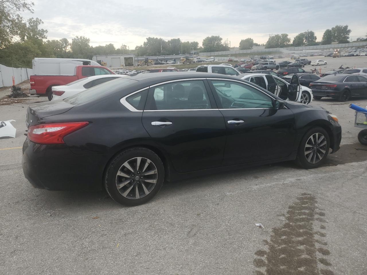 2017 Nissan Altima 2.5 - Фото 3