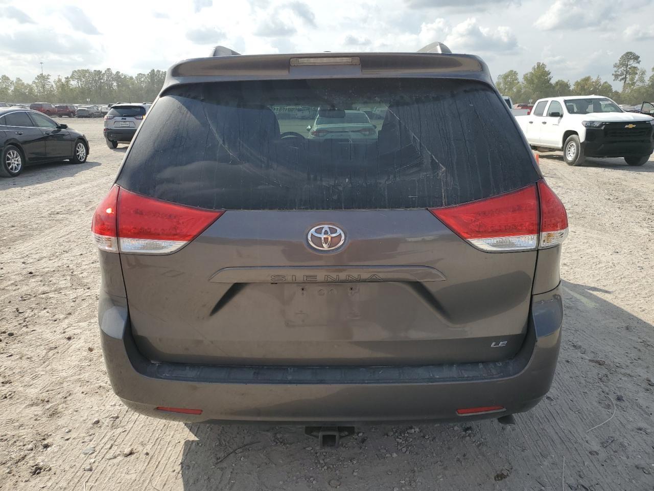 2014 Toyota Sienna Le - Фото 6