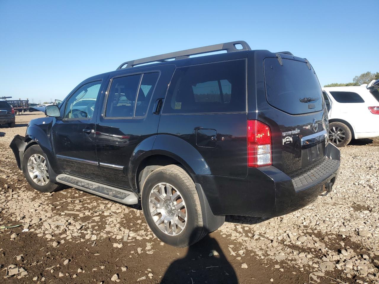 2011 Nissan Pathfinder S - Фото 2