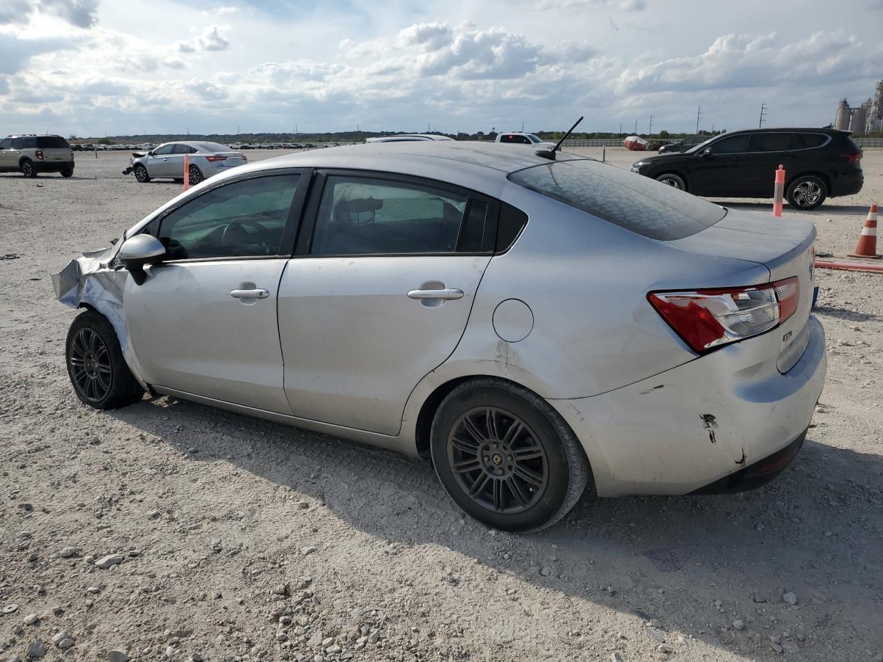 2015 Kia Rio Ex - Фото 2