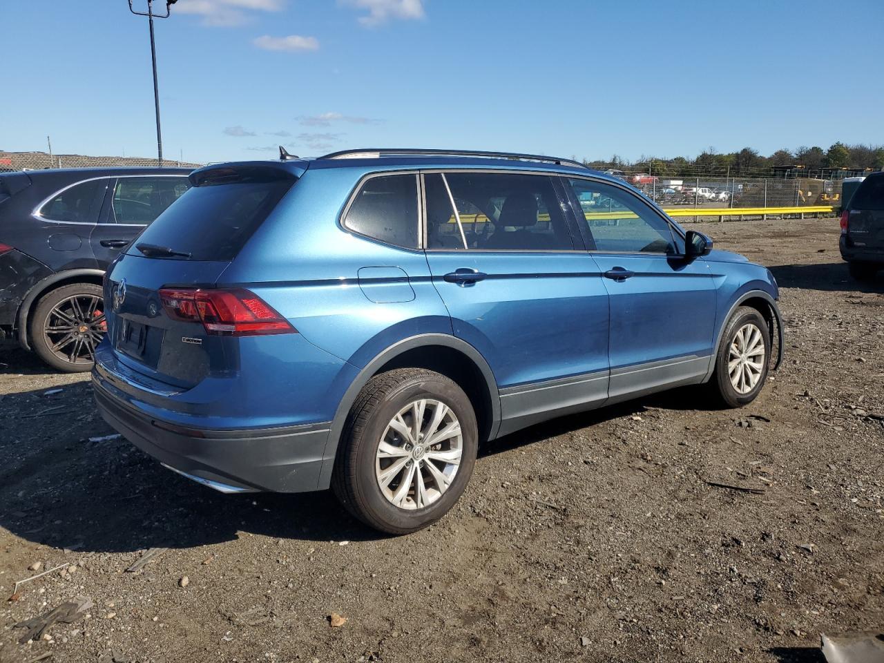2020 Volkswagen Tiguan S - Фото 3