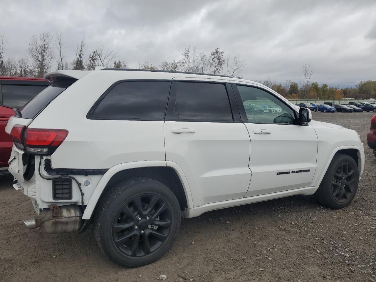 2021 Jeep Grand Cherokee Laredo - Image 3