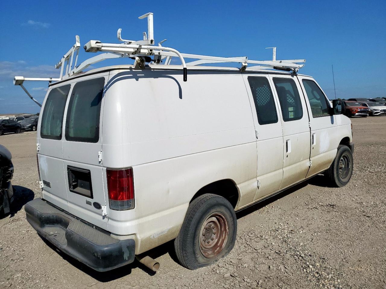 2010 Ford Econoline E250 Van - Фото 3
