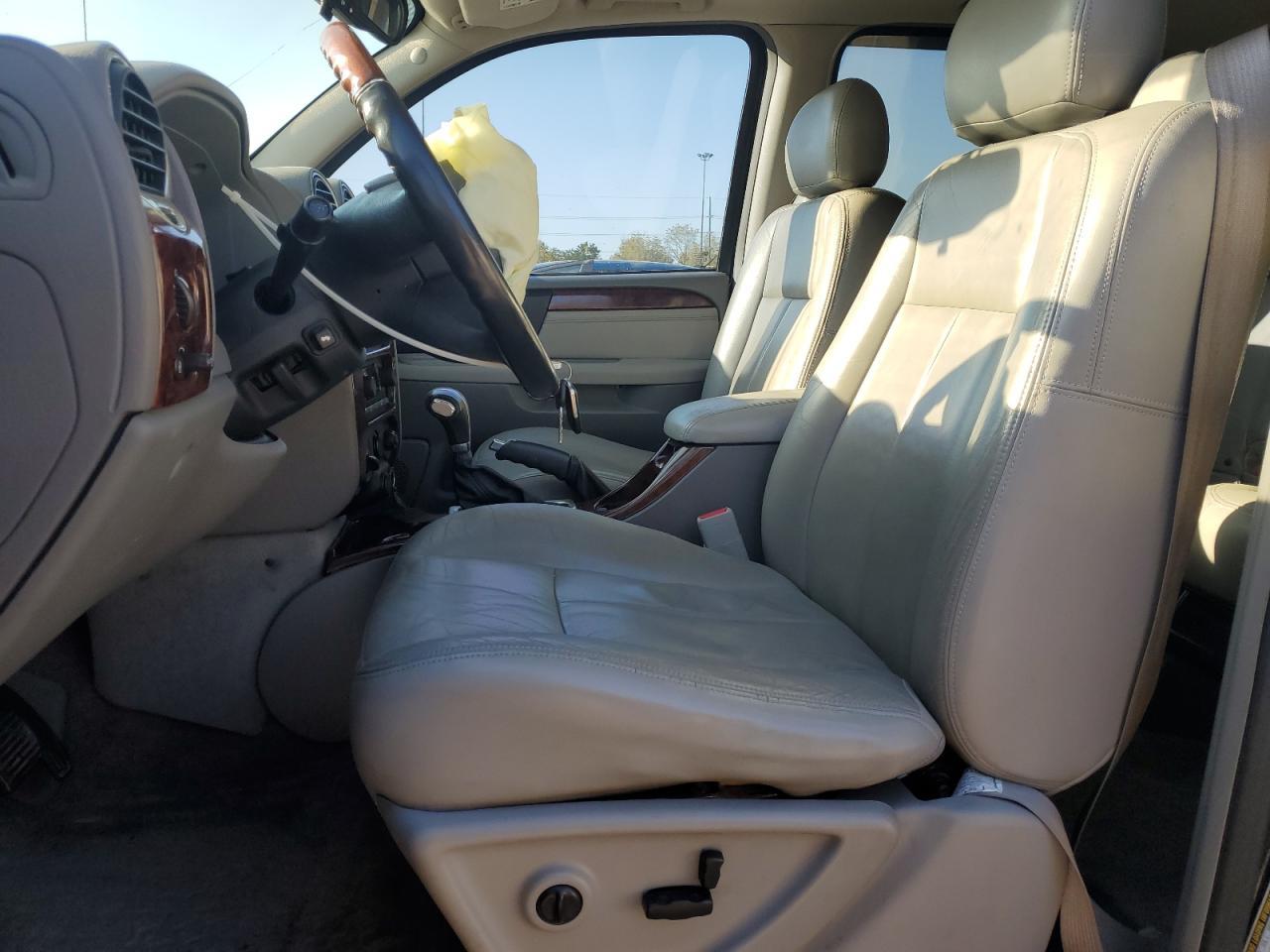 2005 GMC Envoy Denali - Image 7