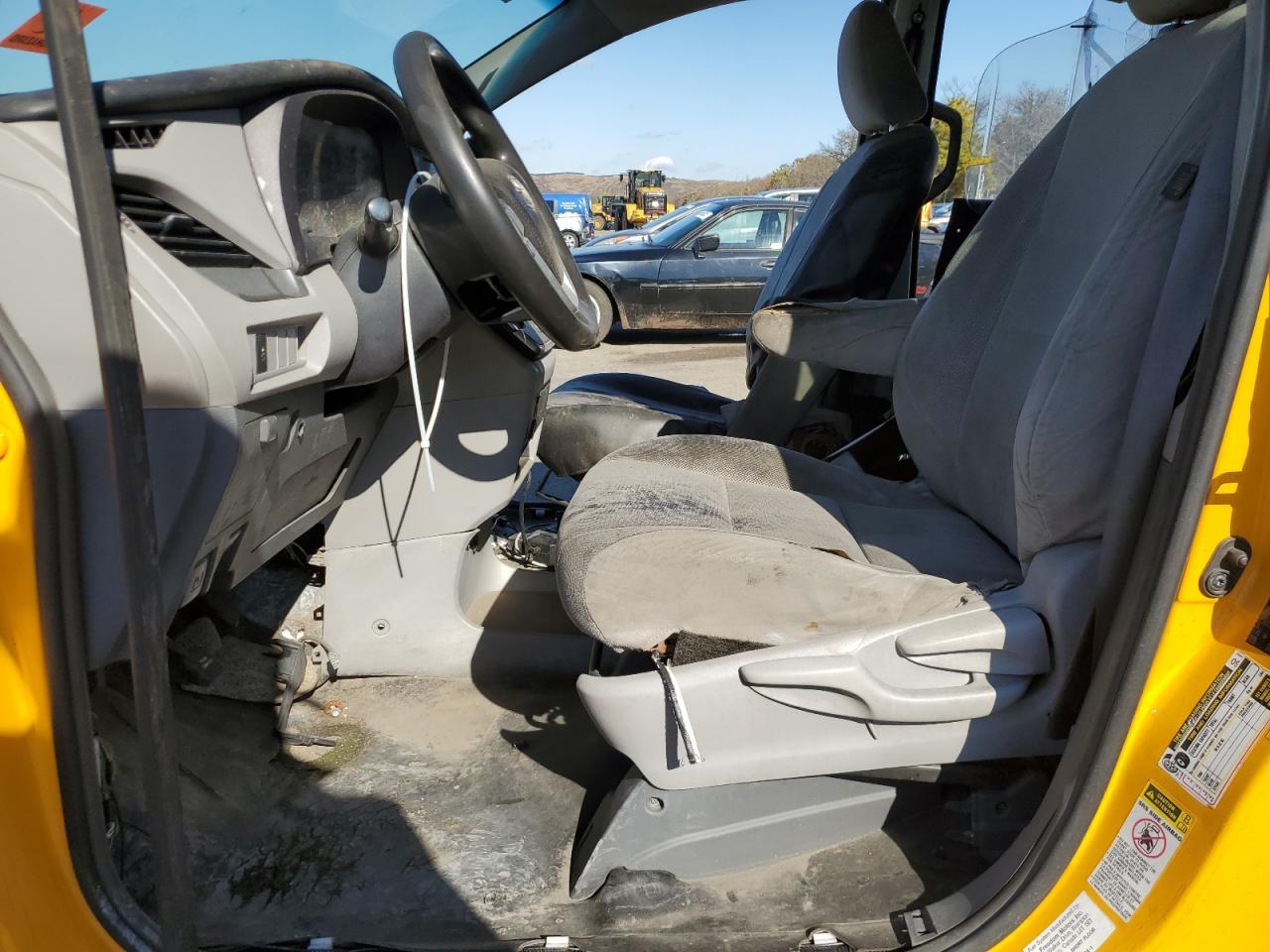 2016 Toyota Sienna - Image 7