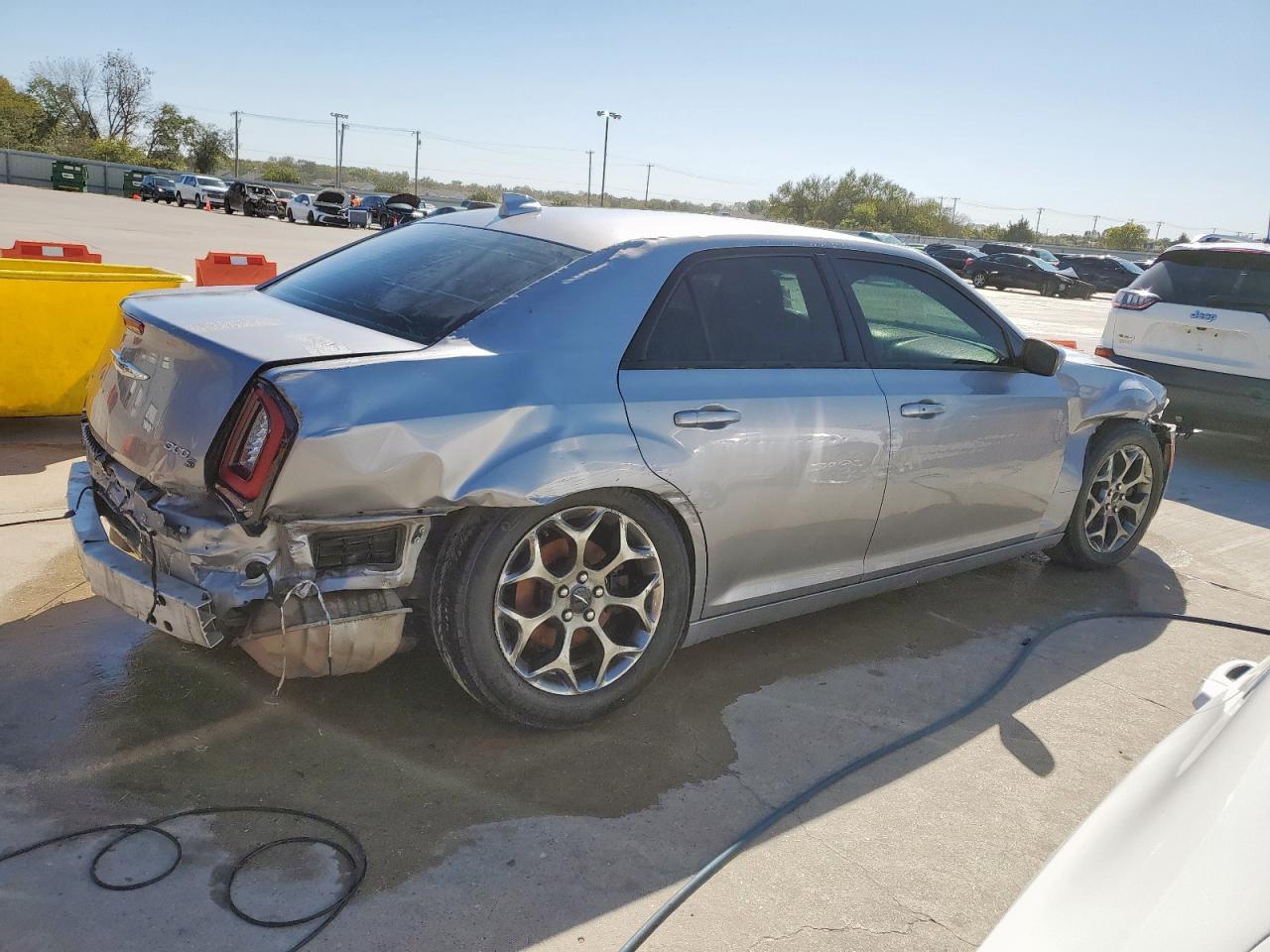 2016 Chrysler 300 S - Фото 3
