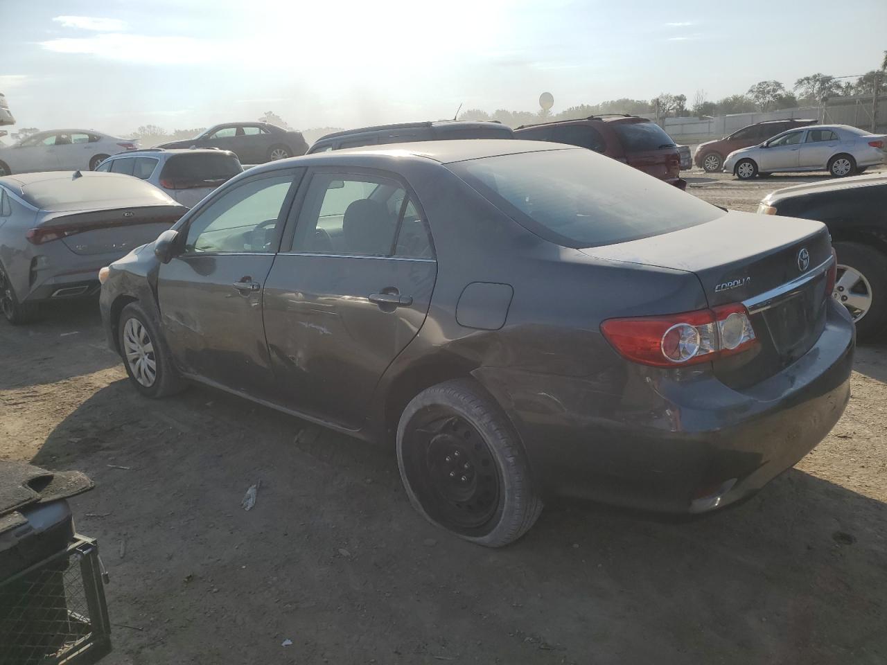 2013 Toyota Corolla Base - Фото 2