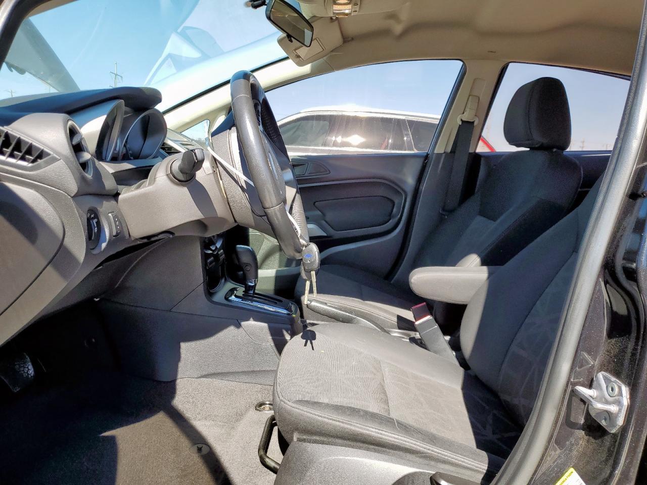 2013 Ford Fiesta Se - Фото 7