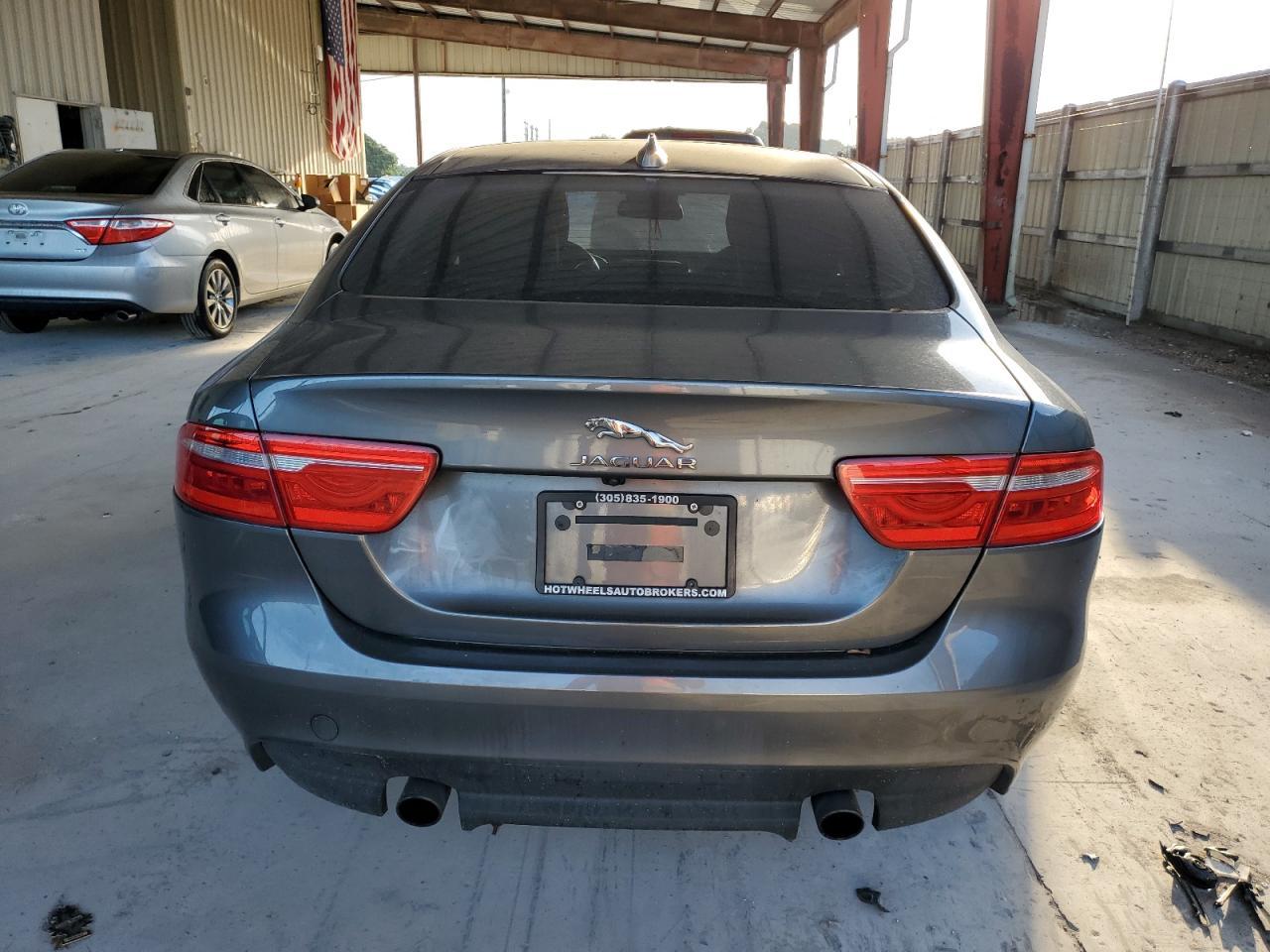 2017 Jaguar Xe Prestige - Image 6