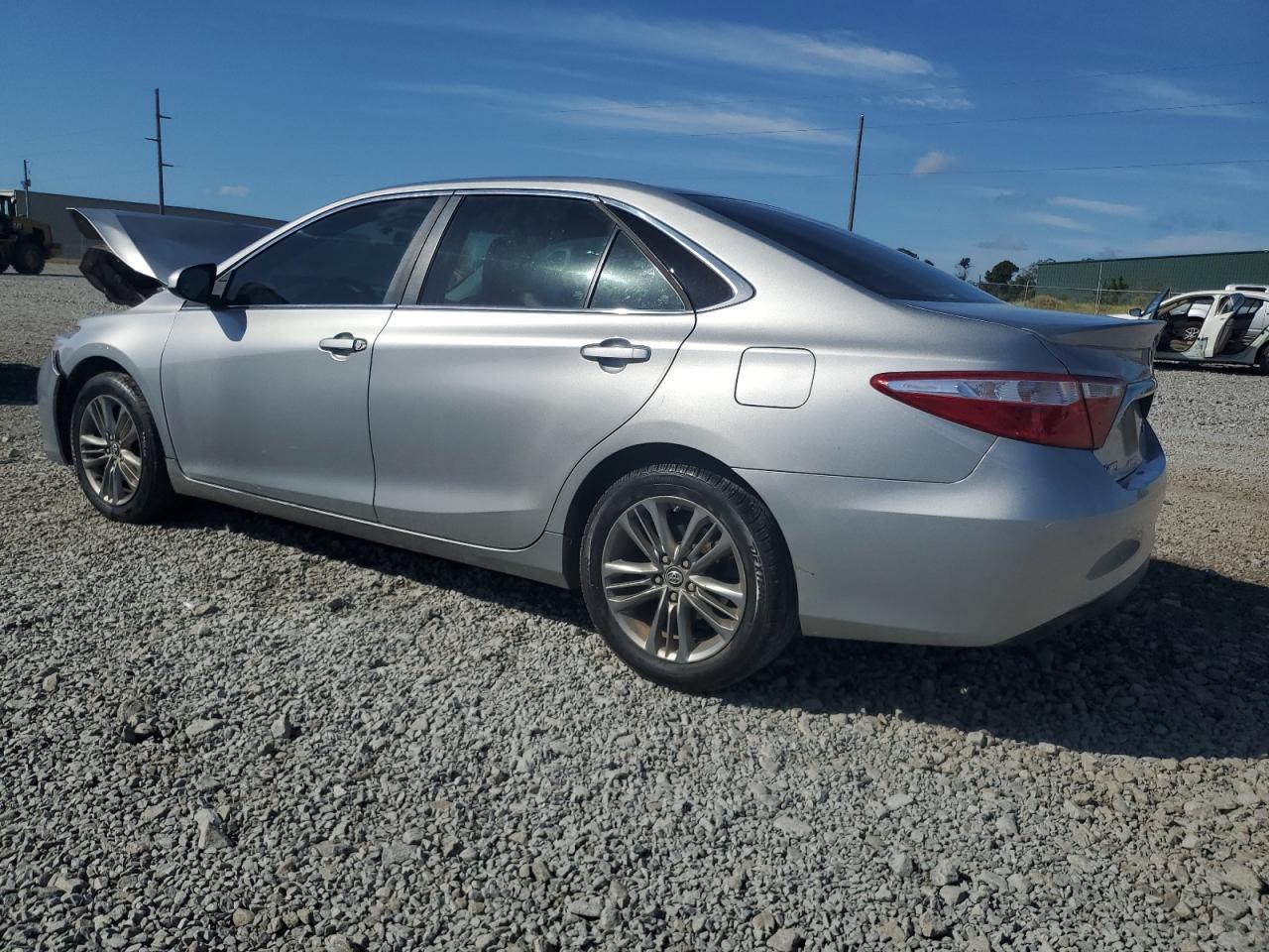 2017 Toyota Camry Le - Фото 2