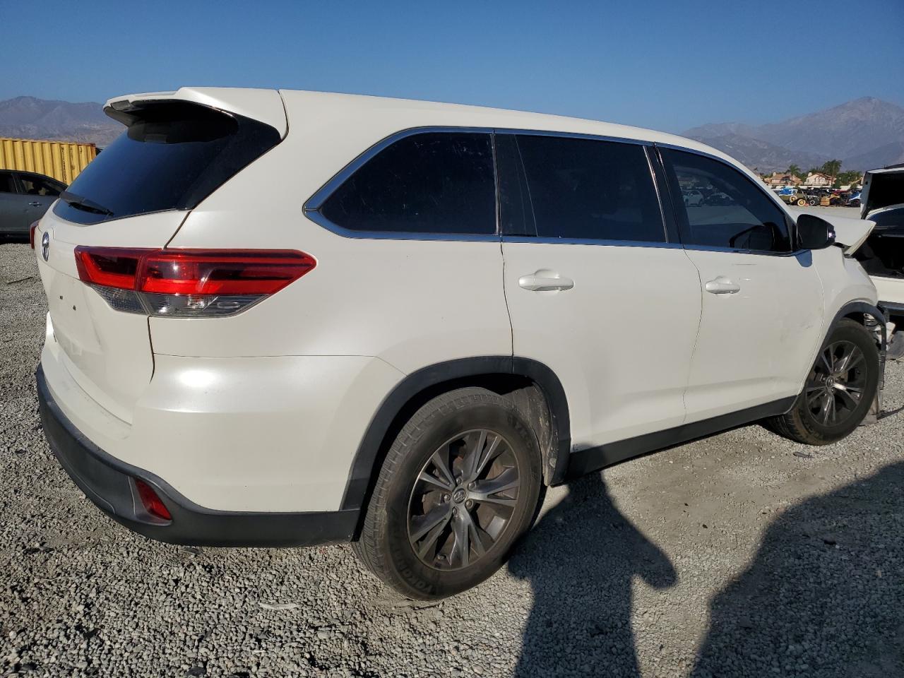 2019 Toyota Highlander Le - Фото 3