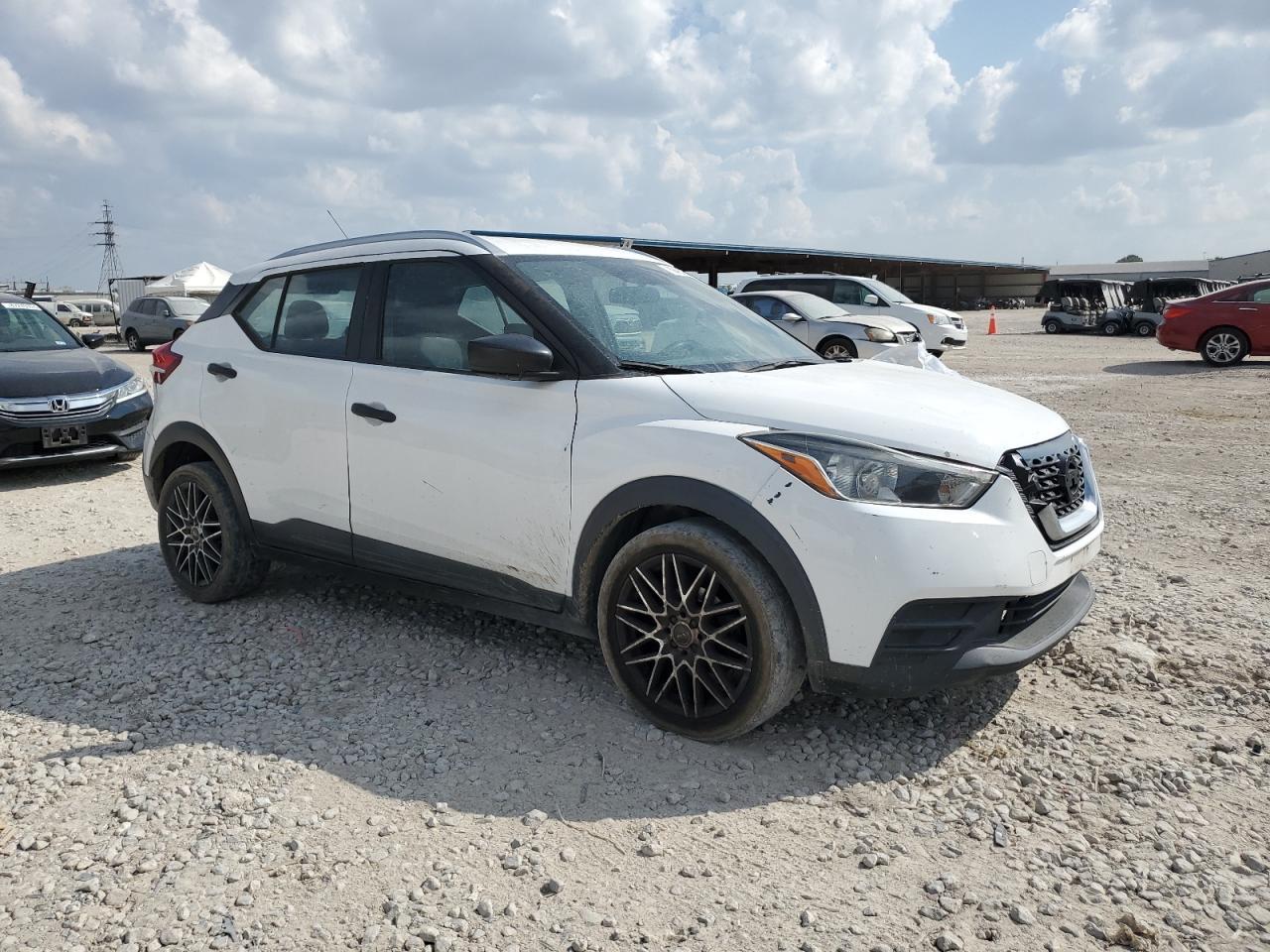 2018 Nissan Kicks S - Image 4