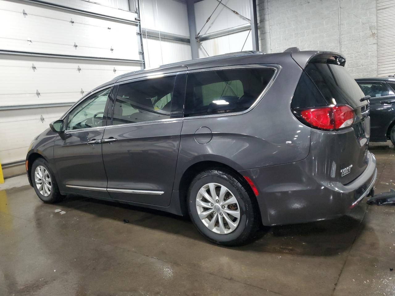 2018 Chrysler Pacifica Touring L Plus - Фото 2
