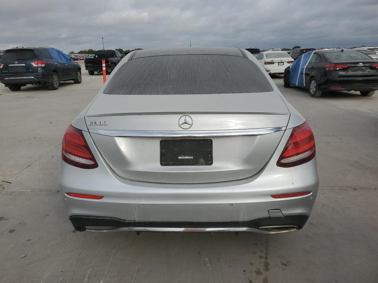 2017 Mercedes-Benz E 300 - Фото 6