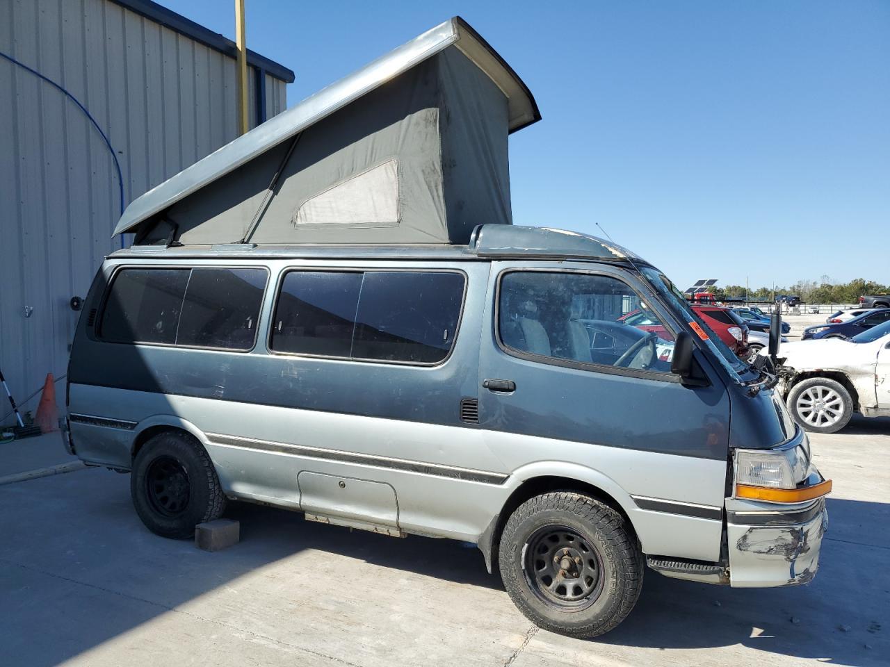 1992 Toyota Hi Ace - Image 4