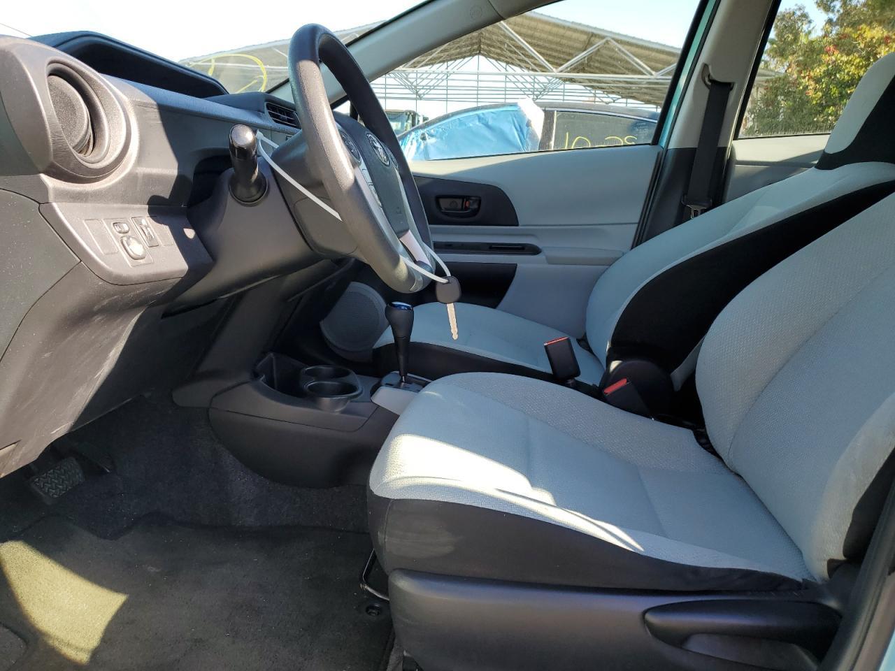 2013 Toyota Prius - Image 7