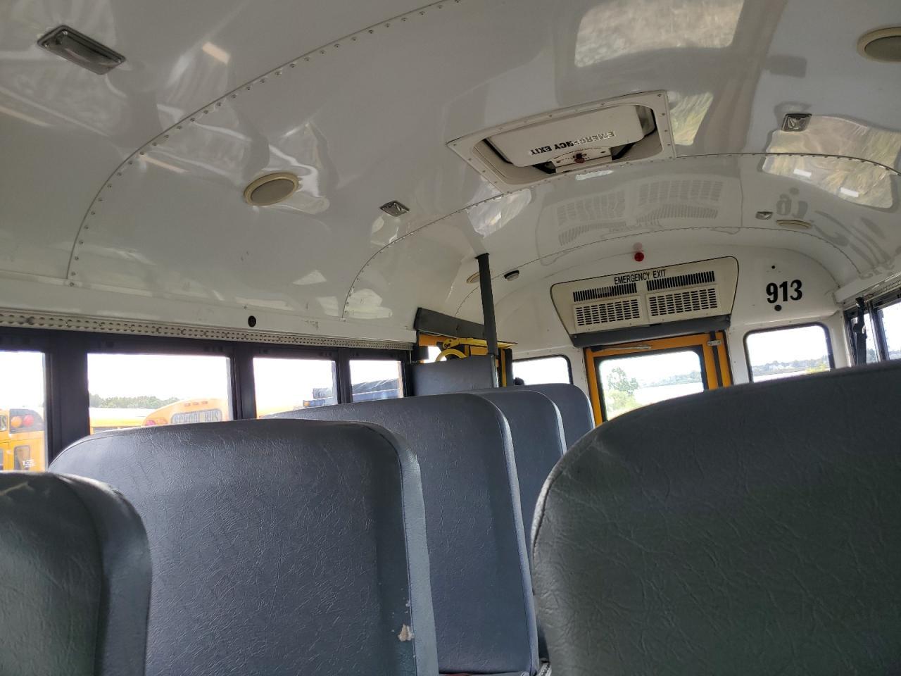 2012 Chevrolet Express G3 - School Bus - Фото 6