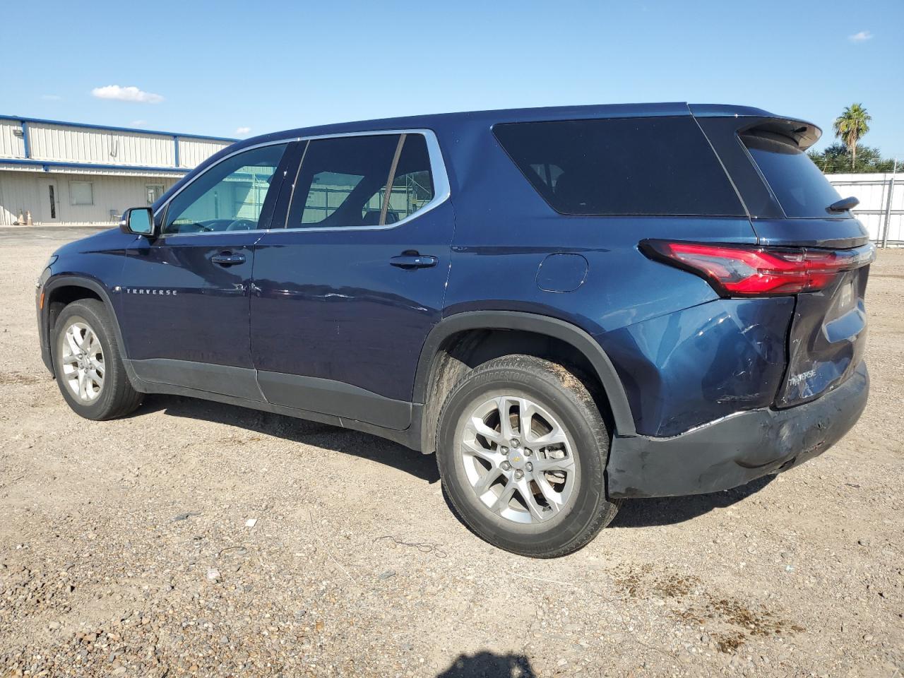 2023 Chevrolet Traverse Ls - Фото 2