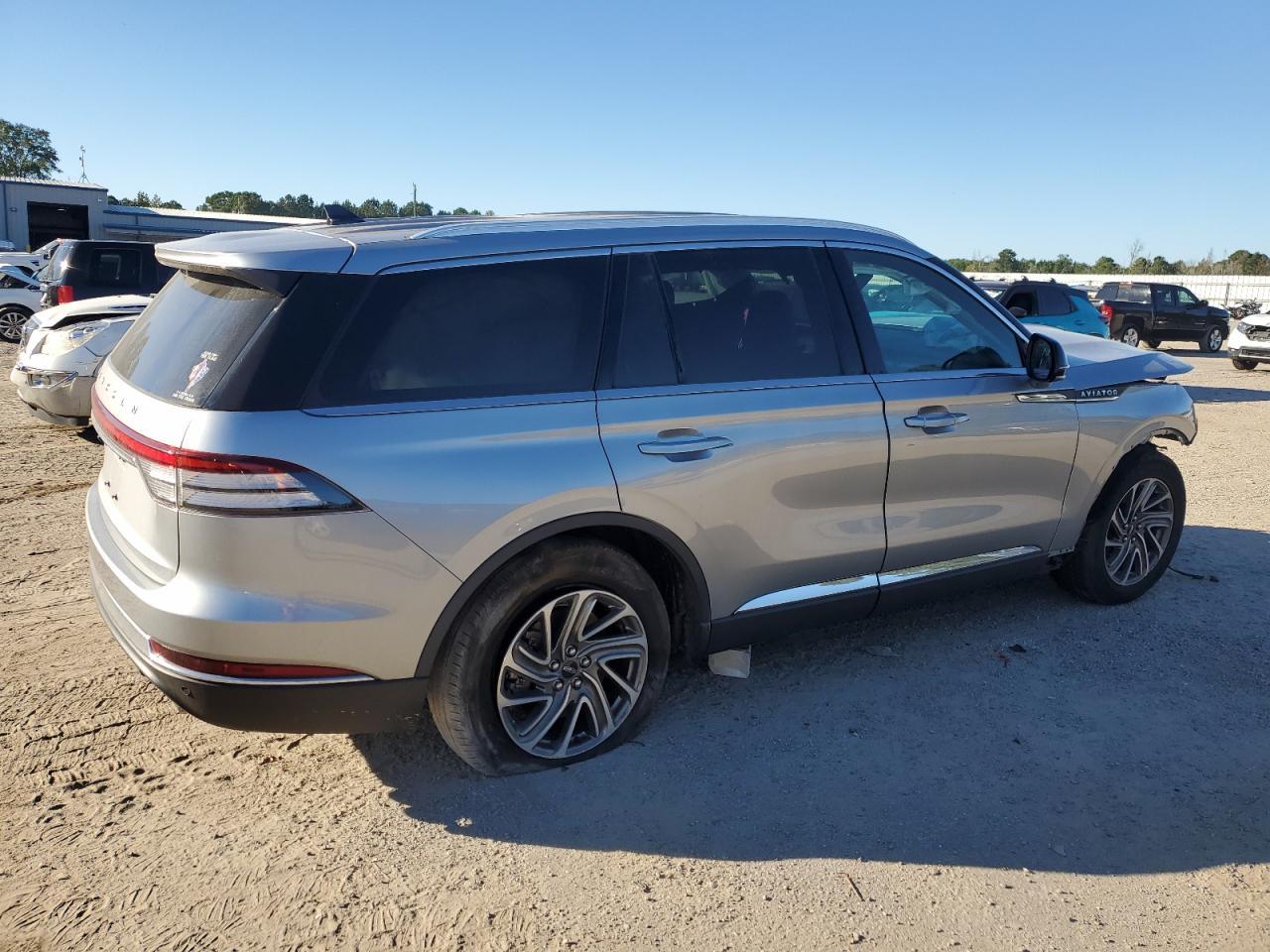 2023 Lincoln Aviator - Image 3