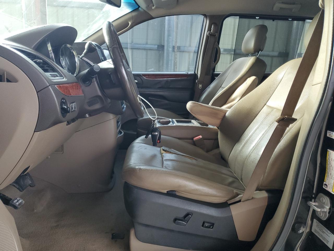 2015 Chrysler Town & Country Touring - Image 7