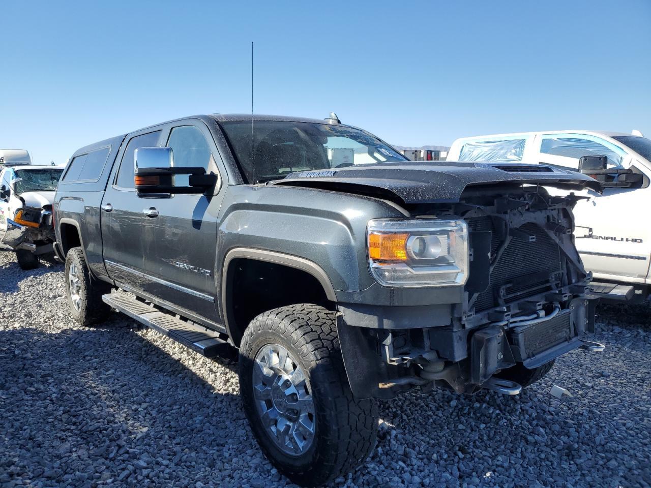2018 GMC Sierra K2500 Denali - Image 4
