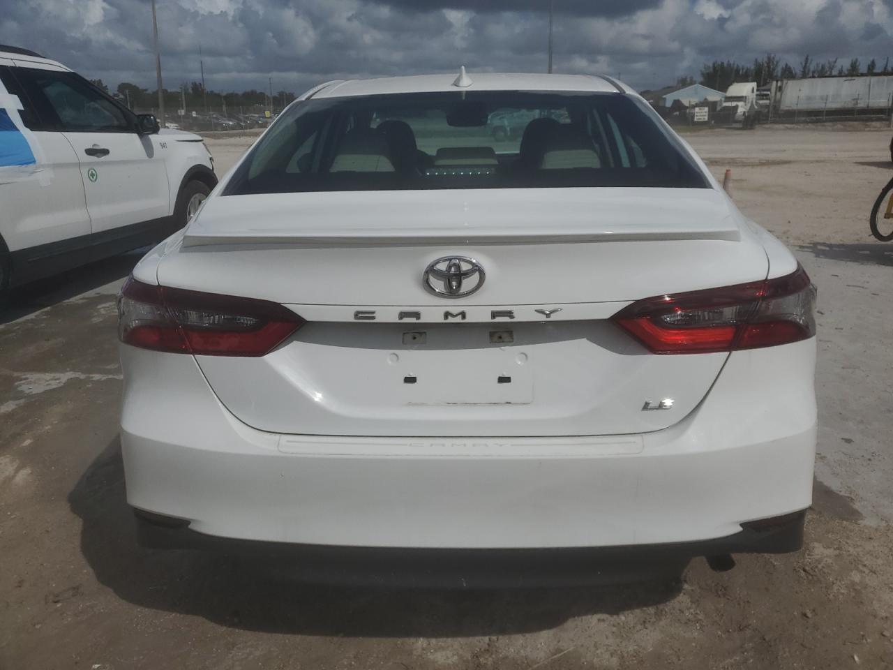 2022 Toyota Camry Le - Фото 6