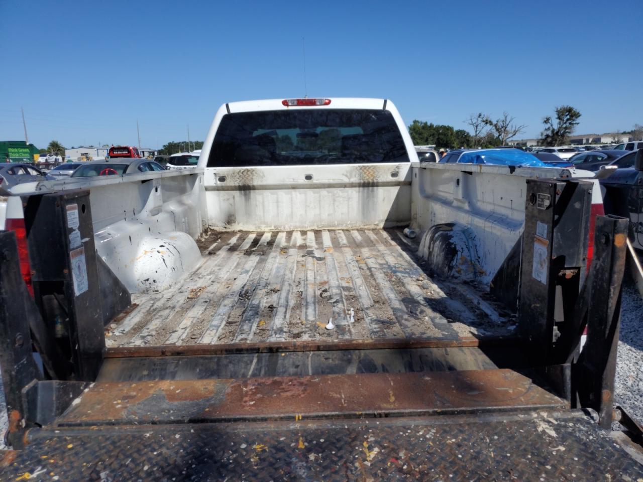 2009 GMC Sierra K3500 - Image 6