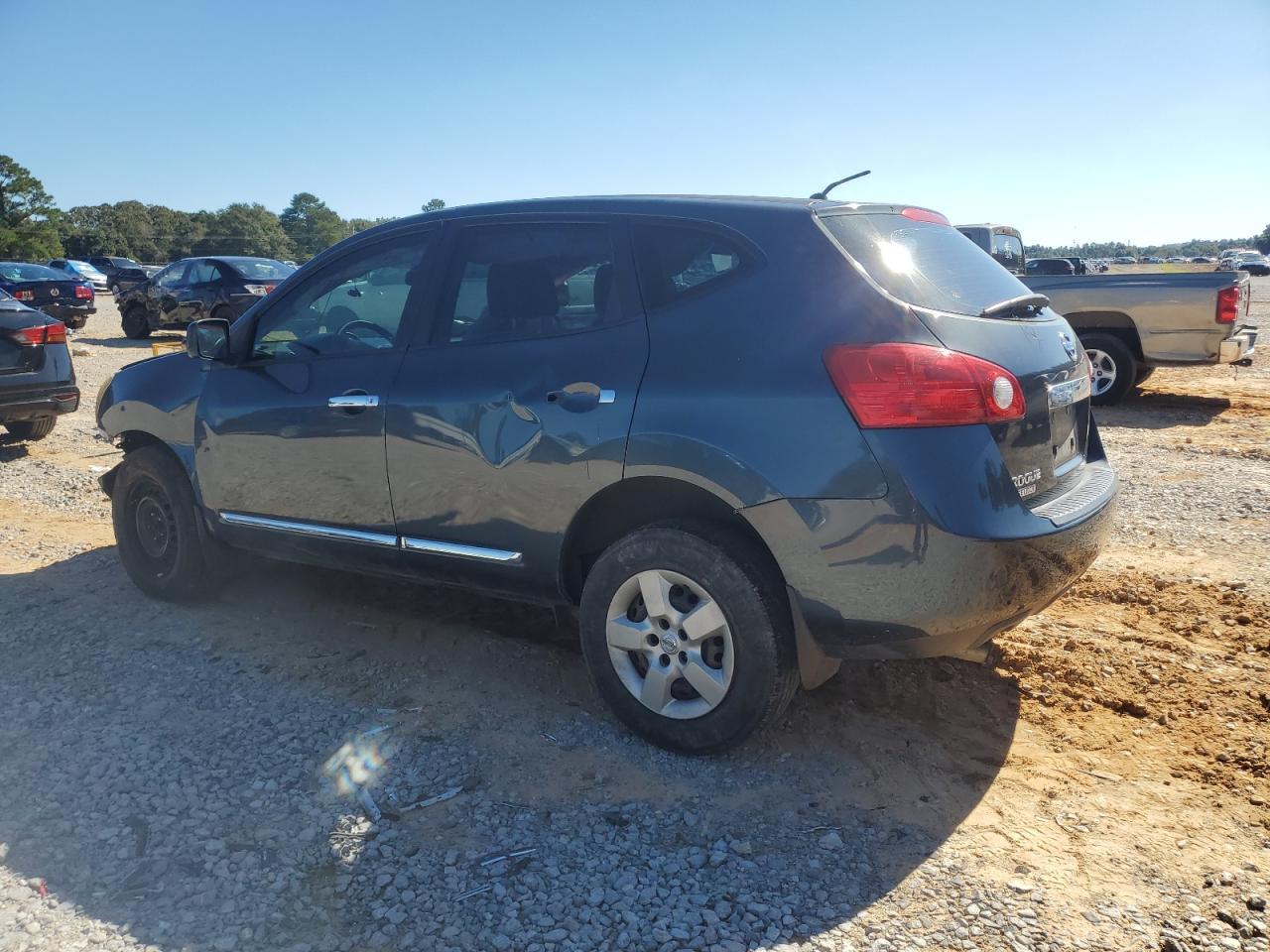 2014 Nissan Rogue Select S - Image 2