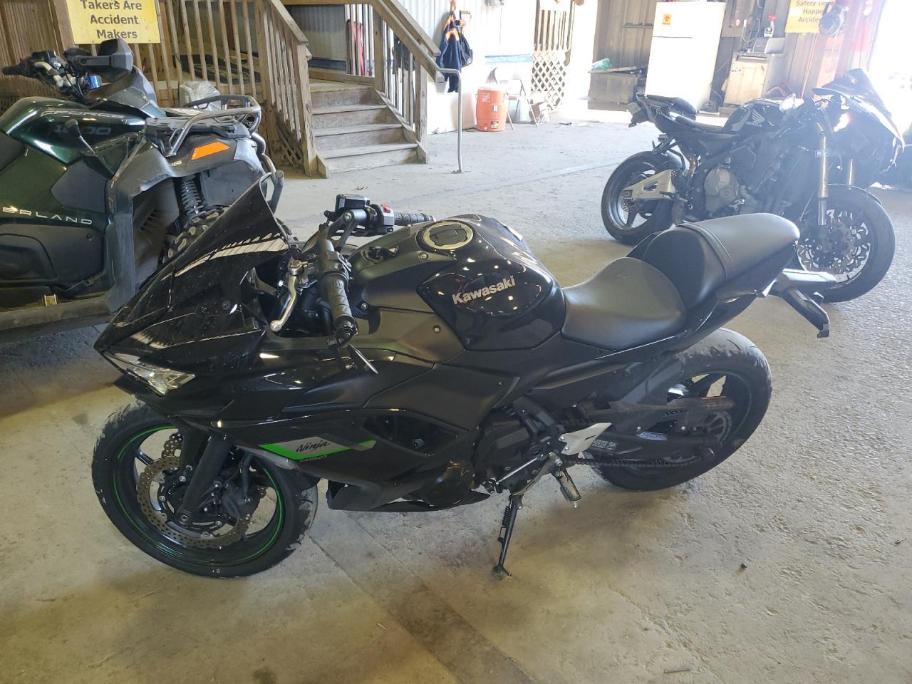 2025 Kawasaki Ex650 R - Фото 3
