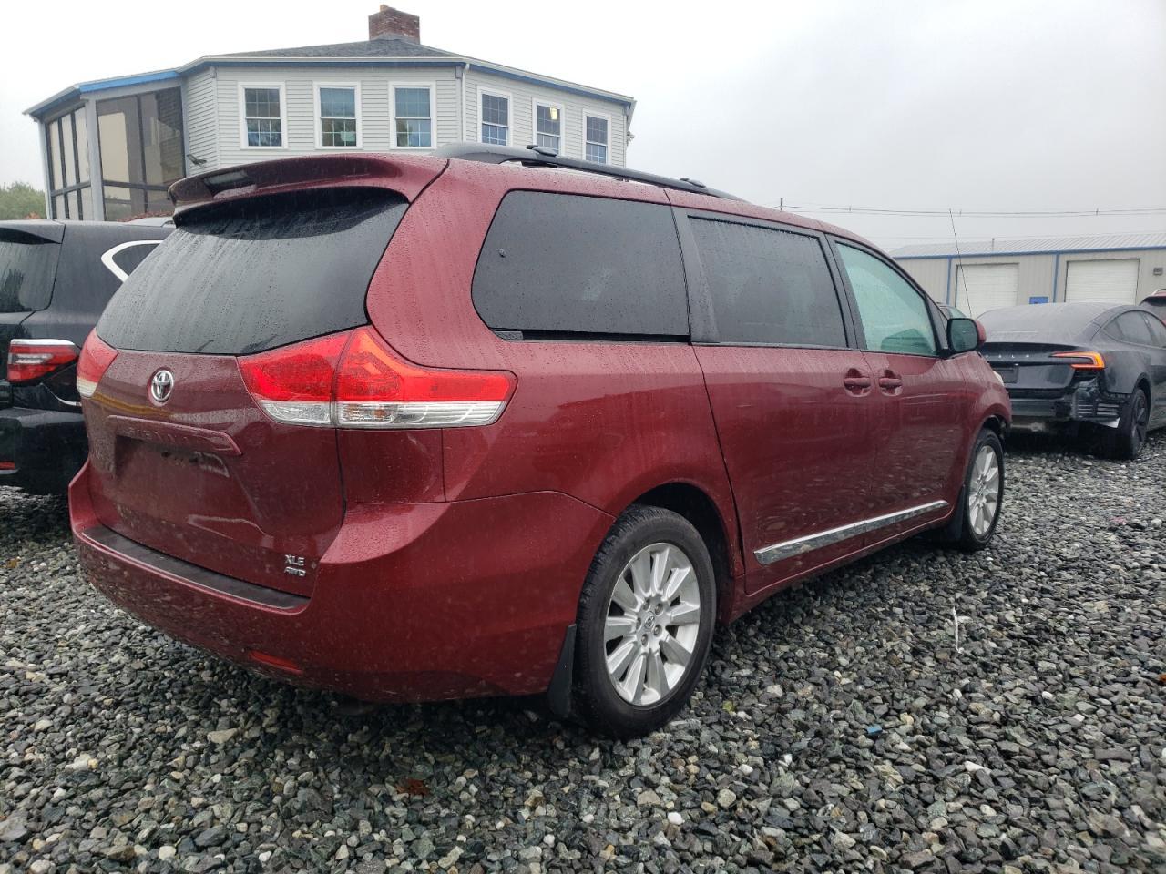 2012 Toyota Sienna Xle - Фото 3