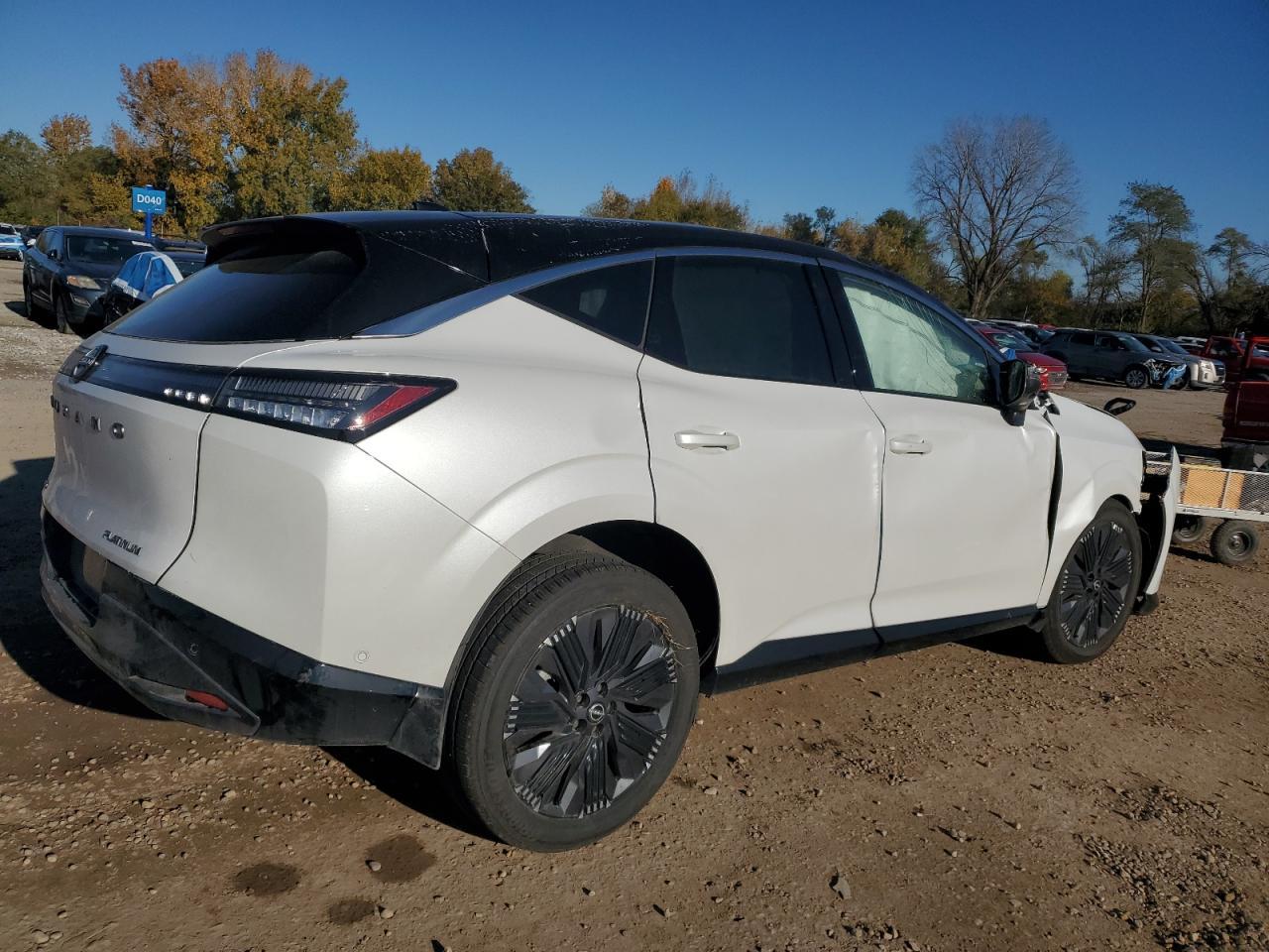 2025 Nissan Murano Platinum - Image 3