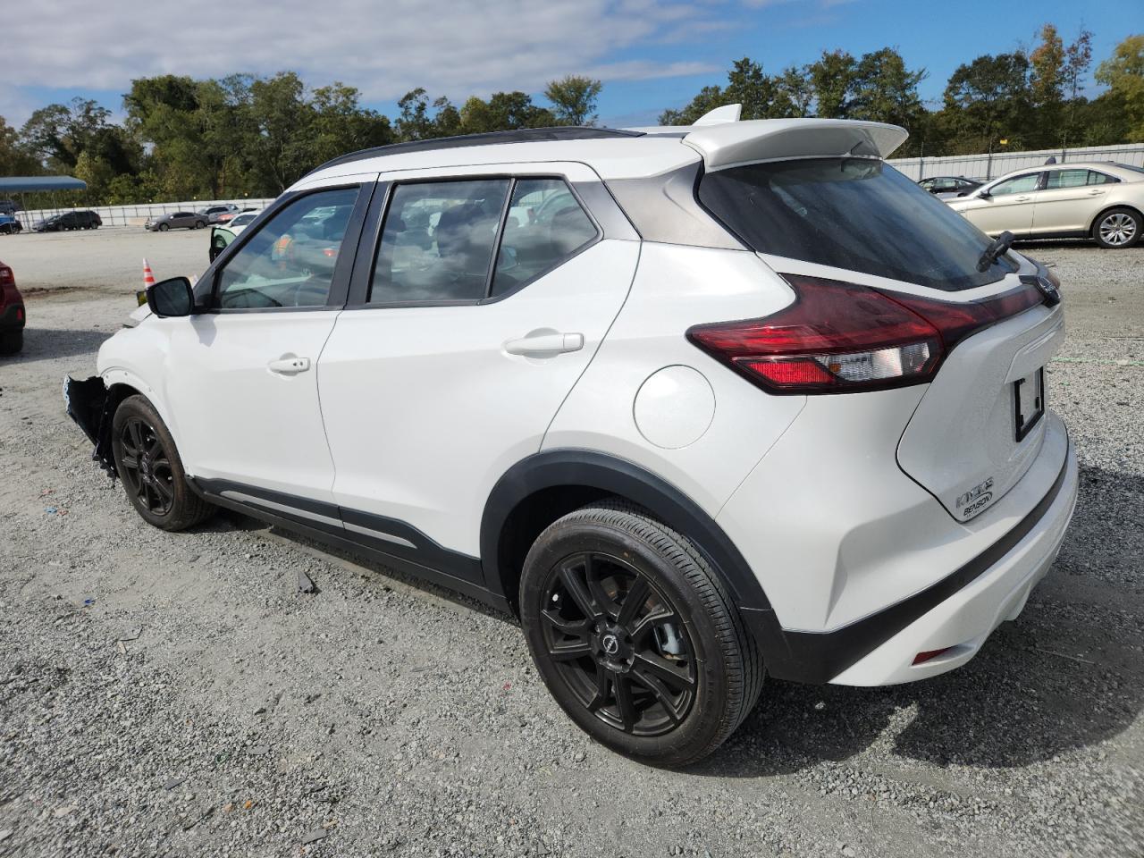 2024 Nissan Kicks Sr - Image 2