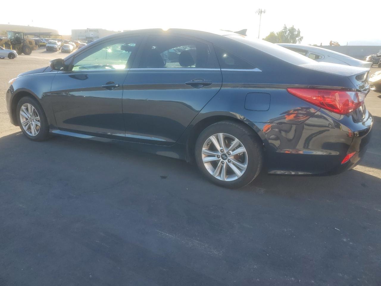 2014 Hyundai Sonata Gls - Image 2