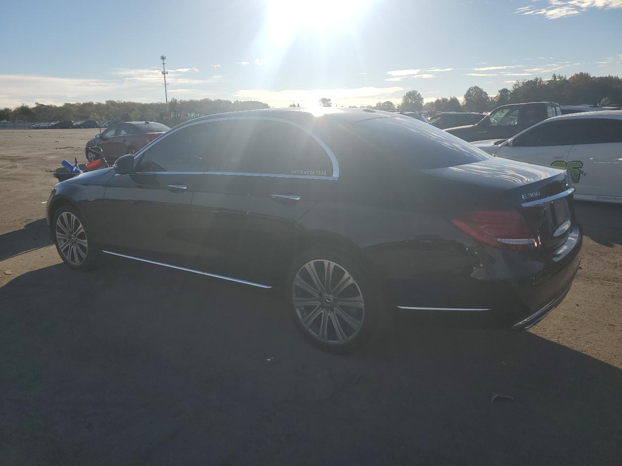 2018 Mercedes-Benz E 300 4Matic - Фото 2