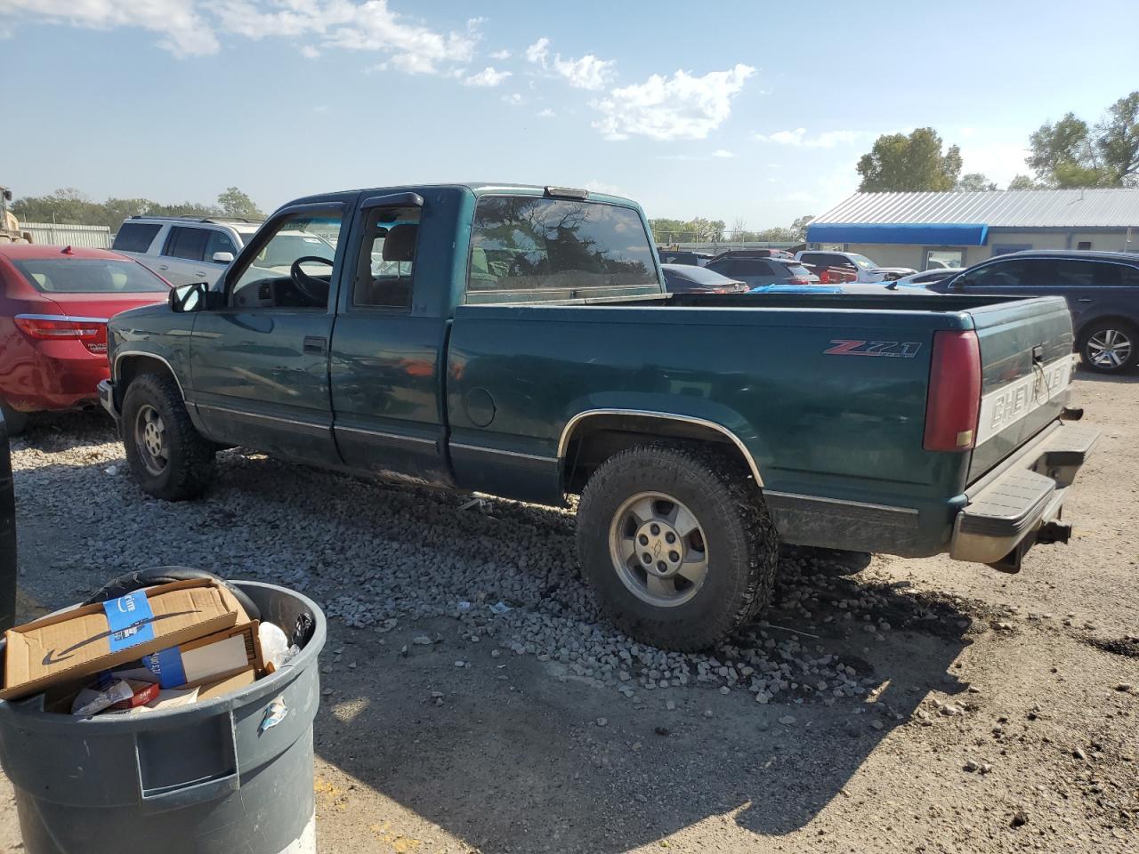 1997 Chevrolet Gmt-400 K1500 - Image 2