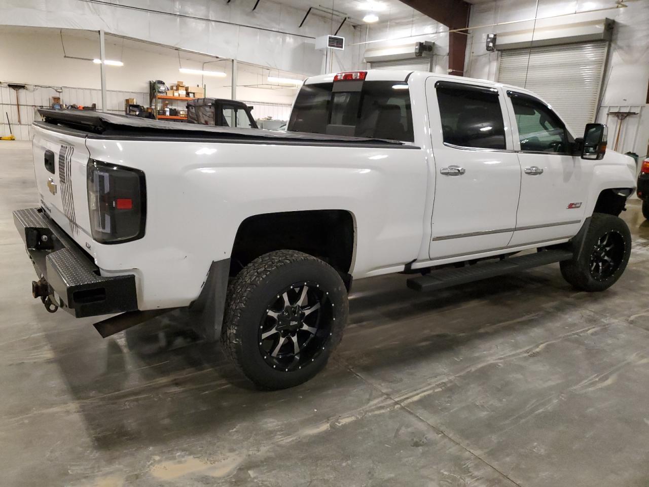 2018 Chevrolet 2500 Hd - Image 3