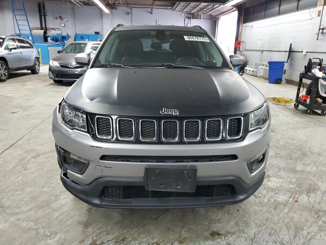 2018 Jeep Compass Latitude - Image 5