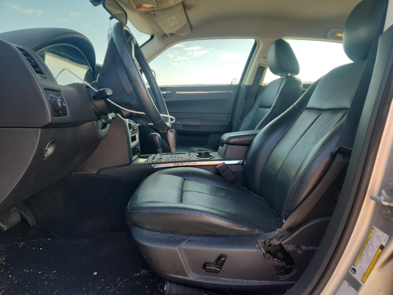 2010 Chrysler 300 Touring - Фото 7