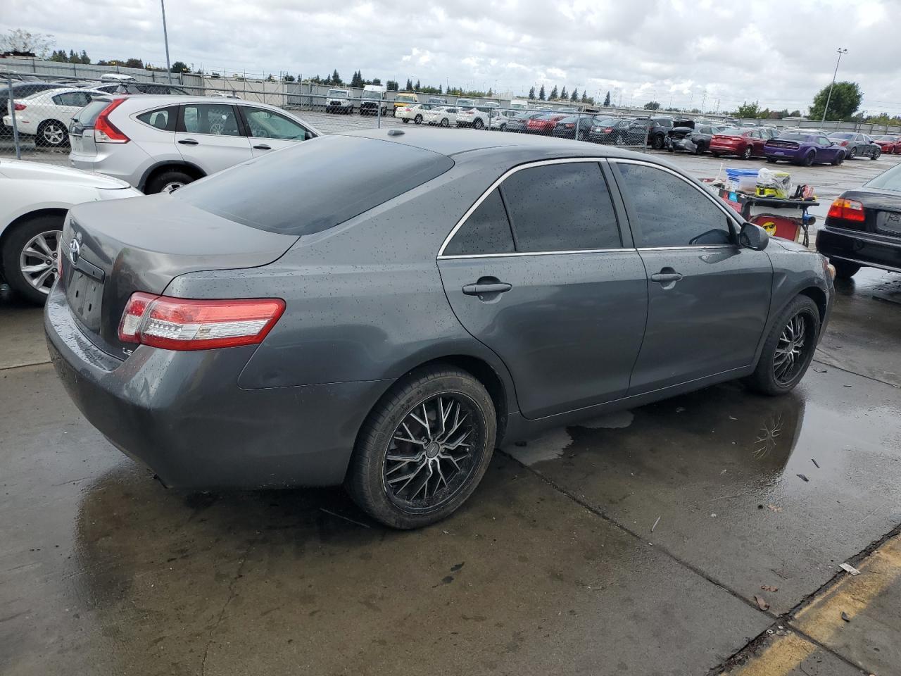 2011 Toyota Camry Base - Фото 3