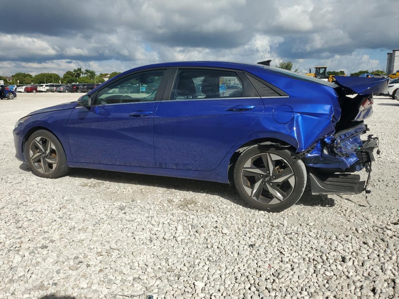 2022 Hyundai Elantra Limited - Фото 3