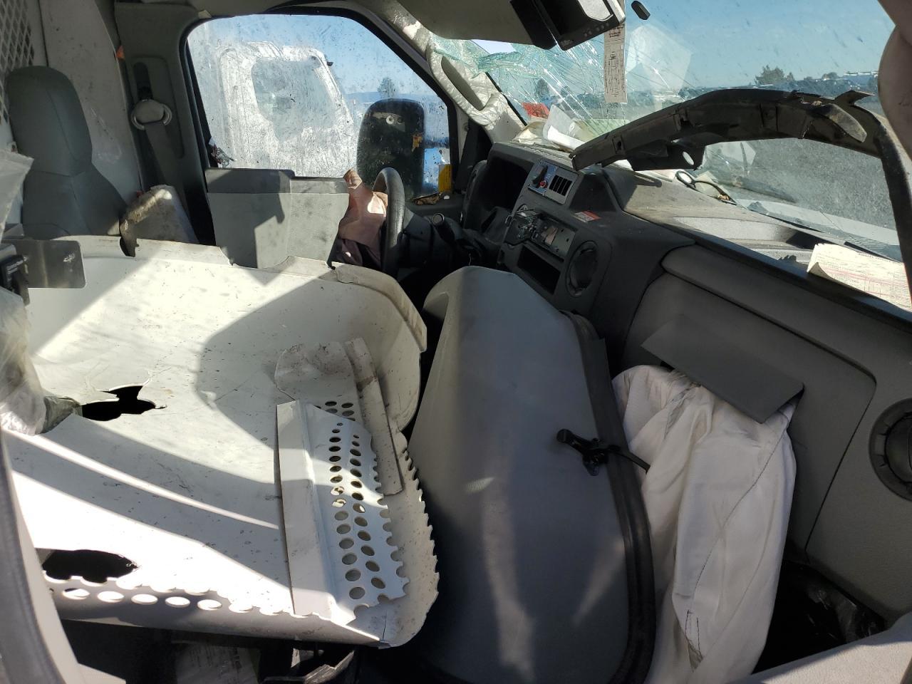 2023 Ford Econoline E350 Super Duty Cutaway Van - Image 7