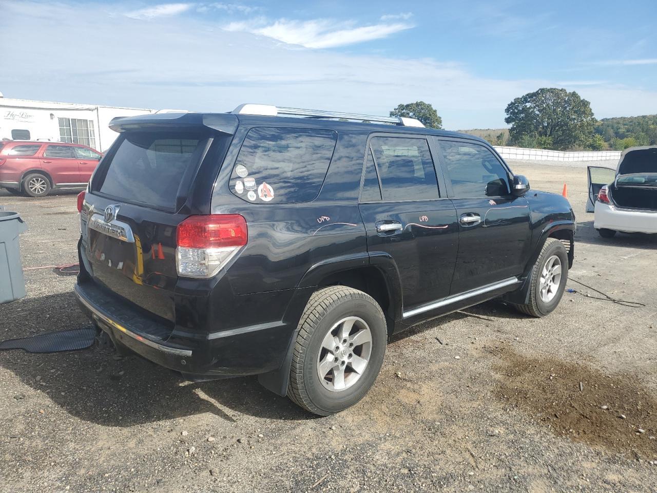 2011 Toyota 4Runner Sr5 - Image 3